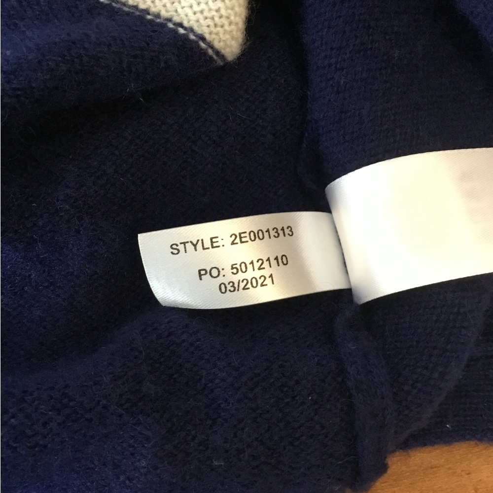 Vineyard Vines Cashmere‎ Sweater in Navy and White - Picture 6 of 6